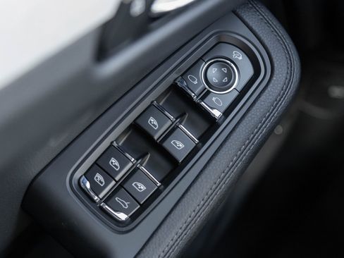 New 2026 Porsche Macan image 19