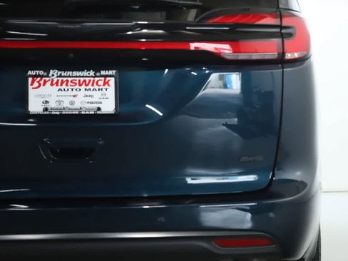 Used 2023 Chrysler Pacifica Touring-L w/ Uconnect Theater Family Group AWD/4WD image 46