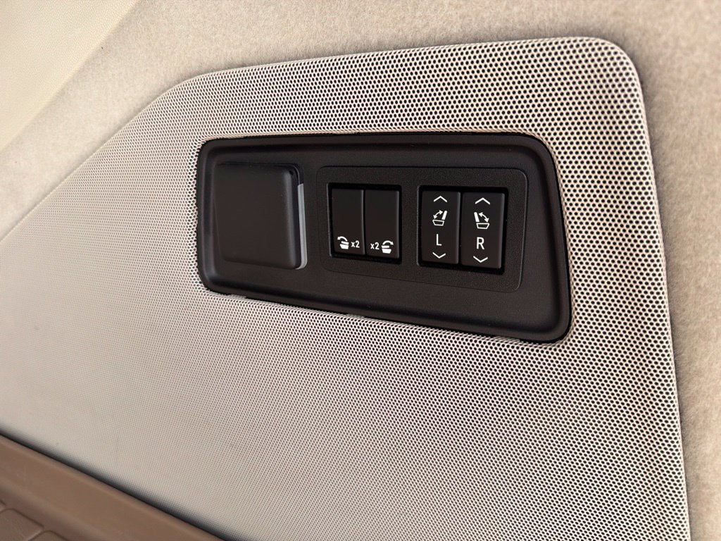 Used 2022 Cadillac Escalade ESV Sport Platinum AWD/4WD image 21