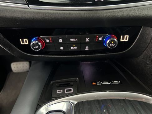 Used 2023 Buick Enclave Essence w/ Sport Touring Edition FWD image 17