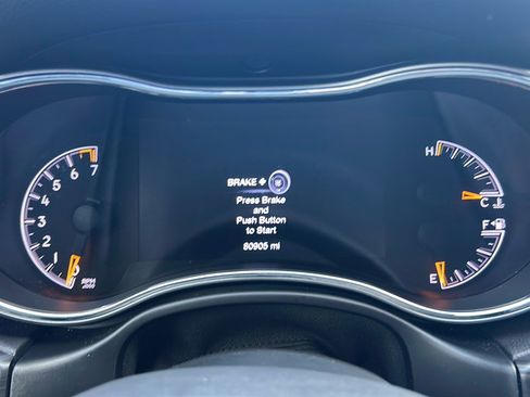 Used 2019 Jeep Grand Cherokee Laredo image 16