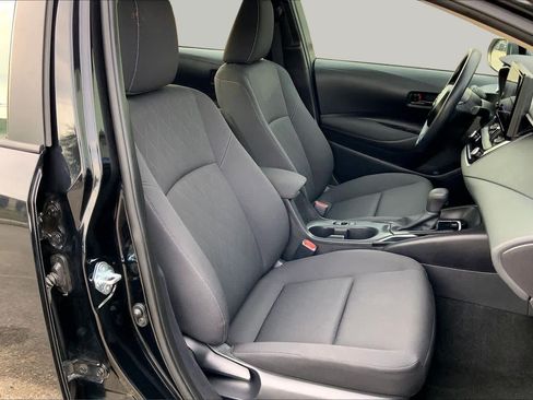 Used 2025 Toyota Corolla LE FWD image 9