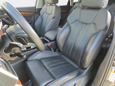 Used 2022 Audi Q5 2.0T Premium Plus w/ Premium Plus Package image 19