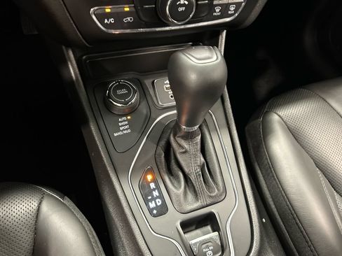 Used 2021 Jeep Cherokee Latitude Lux AWD/4WD image 25