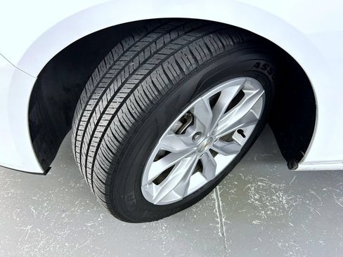 Used 2025 Chevrolet Malibu LT FWD image 24