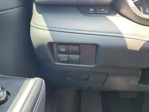 Used 2020 Toyota Highlander XLE AWD/4WD image 24