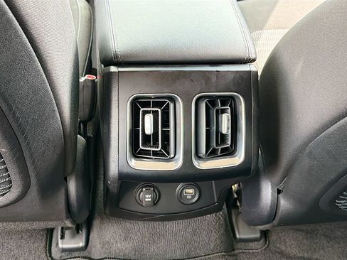 Used 2022 Kia Sorento LX FWD image 24