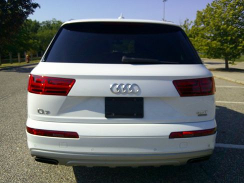 Used 2018 Audi Q7 3.0T Premium Plus w/ Premium Plus Package AWD/4WD image 41