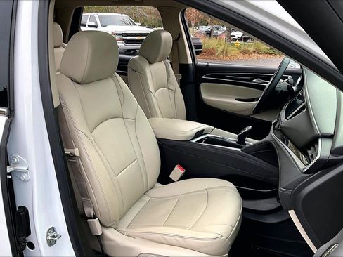 Used 2020 Buick Enclave Essence w/ Sound and Sites Package image 8