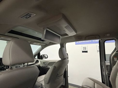 Used 2018 Toyota Sienna XLE Premium AWD/4WD image 16