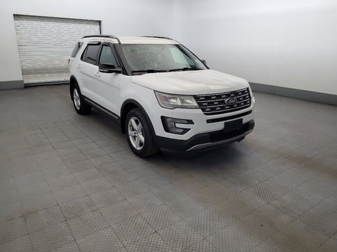 Used 2017 Ford Explorer XLT AWD/4WD image 13