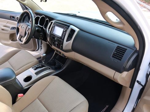 Used 2014 Toyota Tacoma PreRunner image 21