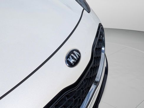 Used 2022 Kia Sportage LX image 11