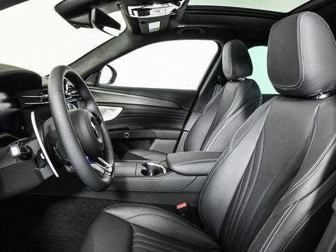 New 2025 Maserati Grecale GT image 2