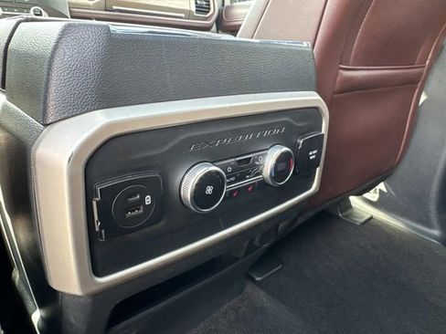 Used 2022 Ford Expedition Max Limited image 18