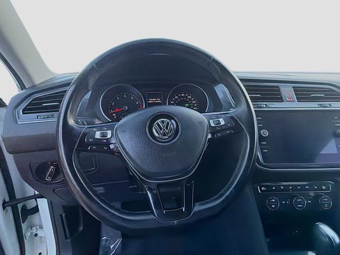 Used 2018 Volkswagen Tiguan SE w/ 18" Alloy Wheels Package image 10