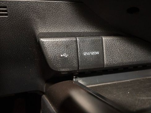 Used 2024 Toyota Camry SE image 13