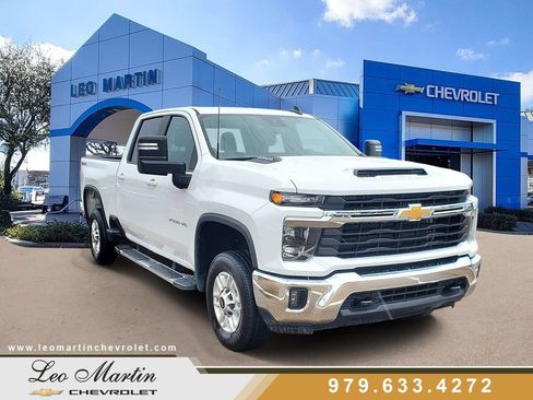 Used 2025 Chevrolet Silverado 2500 LT w/ Convenience Package AWD/4WD image 2