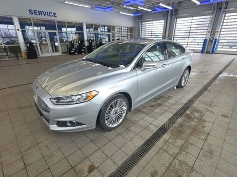 Used 2015 Ford Fusion SE w/ Equipment Group 202A image 3
