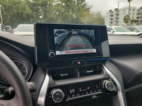 Used 2023 Toyota Venza LE image 21