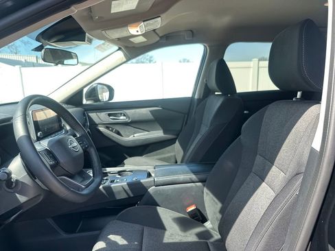 Used 2025 Nissan Rogue SV image 43