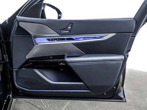 Used 2025 BMW 740i 740i Sedan w/ Premium Package image 23