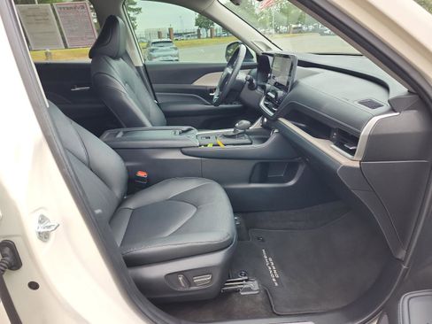 Used 2024 Toyota Grand Highlander AWD image 9