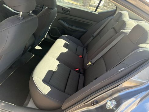 Used 2025 Nissan Altima 2.5 SV image 35