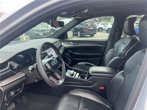 Used 2023 Jeep Grand Cherokee L Overland w/ Luxury Tech Group IV image 7