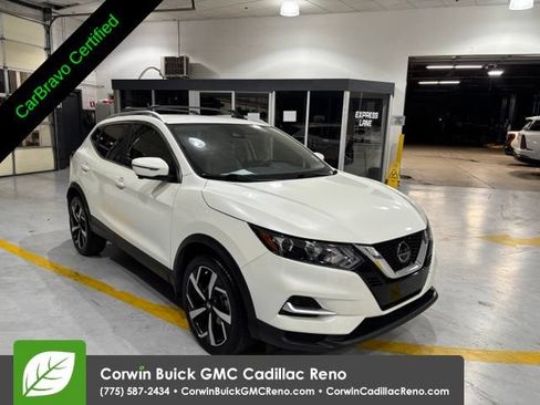 Used 2020 Nissan Rogue Sport SL FWD image 3