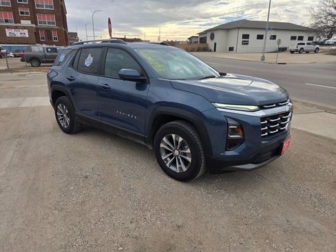 Used 2025 Chevrolet Equinox LT w/ Convenience Package II image 3