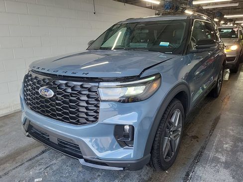 Used 2026 Ford Explorer ST-Line w/ ST-Line Street Pack AWD/4WD image 1