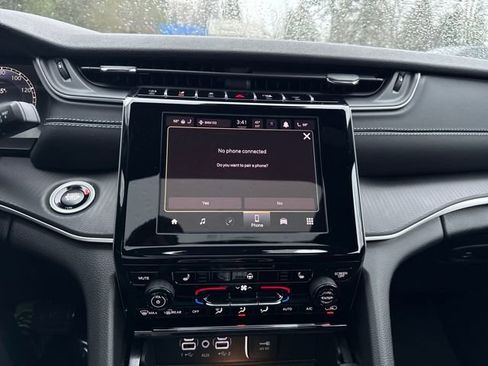 New 2025 Jeep Grand Cherokee L Altitude image 24