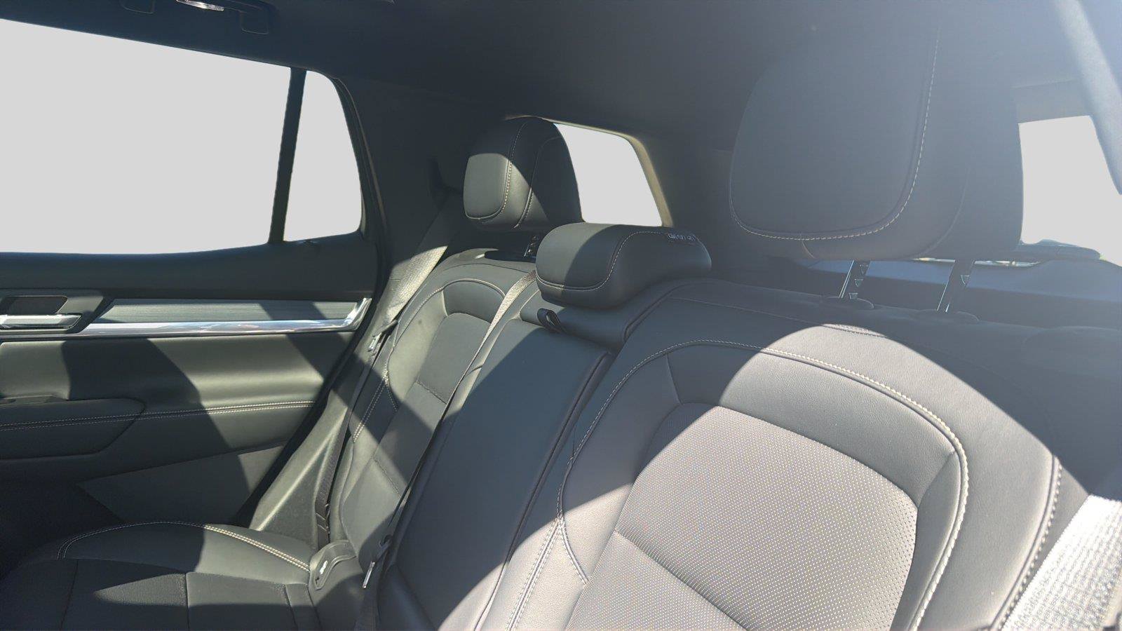 New 2027 GMC Terrain Elevation w/ Elevation Premium Package AWD/4WD image 18