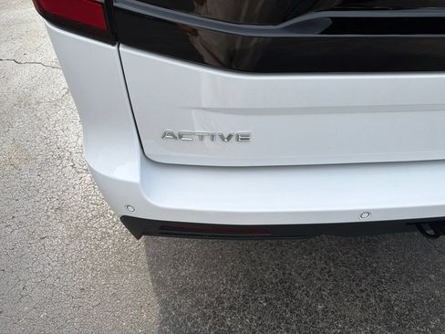 Used 2025 Ford Expedition Active RWD image 11