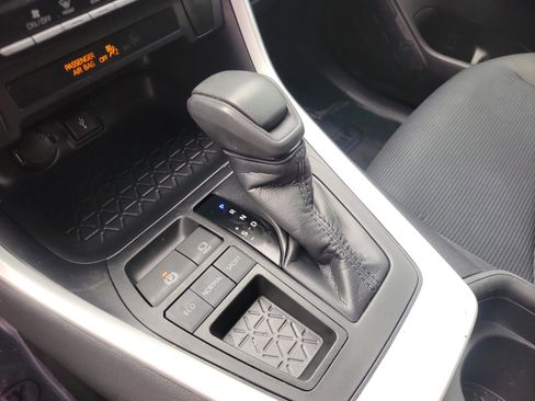 Used 2020 Toyota RAV4 LE image 19