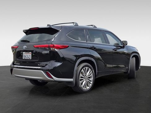 Used 2021 Toyota Highlander Platinum AWD/4WD image 4