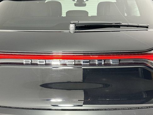Certified 2026 Porsche Macan AWD/4WD image 35