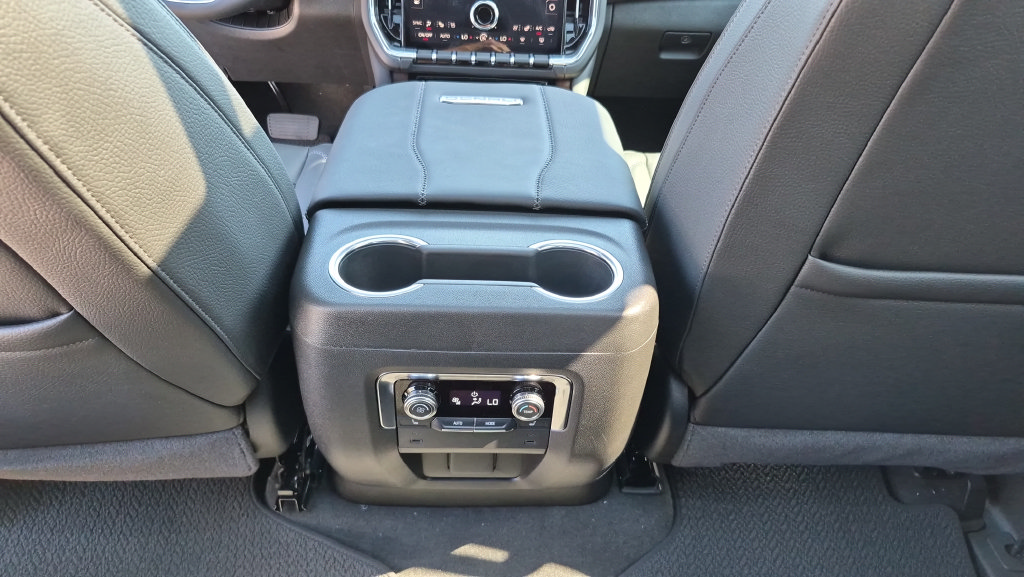 New 2026 GMC Yukon Denali w/ Sun & Power Step Package AWD/4WD image 22