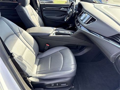 Used 2023 Buick Enclave Essence image 26