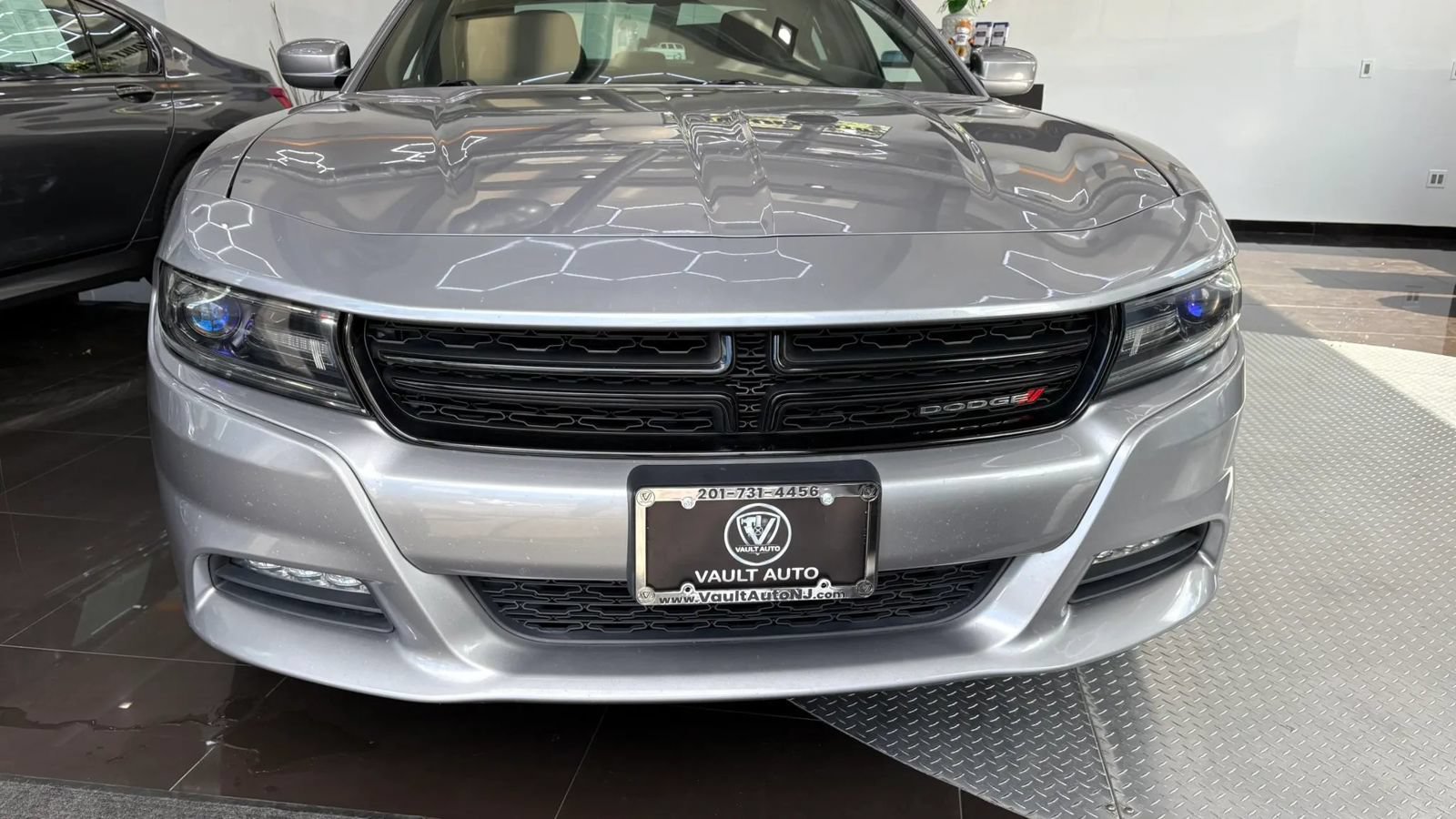 Used 2016 Dodge Charger SXT w/ Navigation & Travel Group RWD image 1