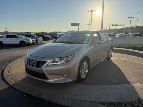 Used 2015 Lexus ES 350 w/ Premium Package image 9