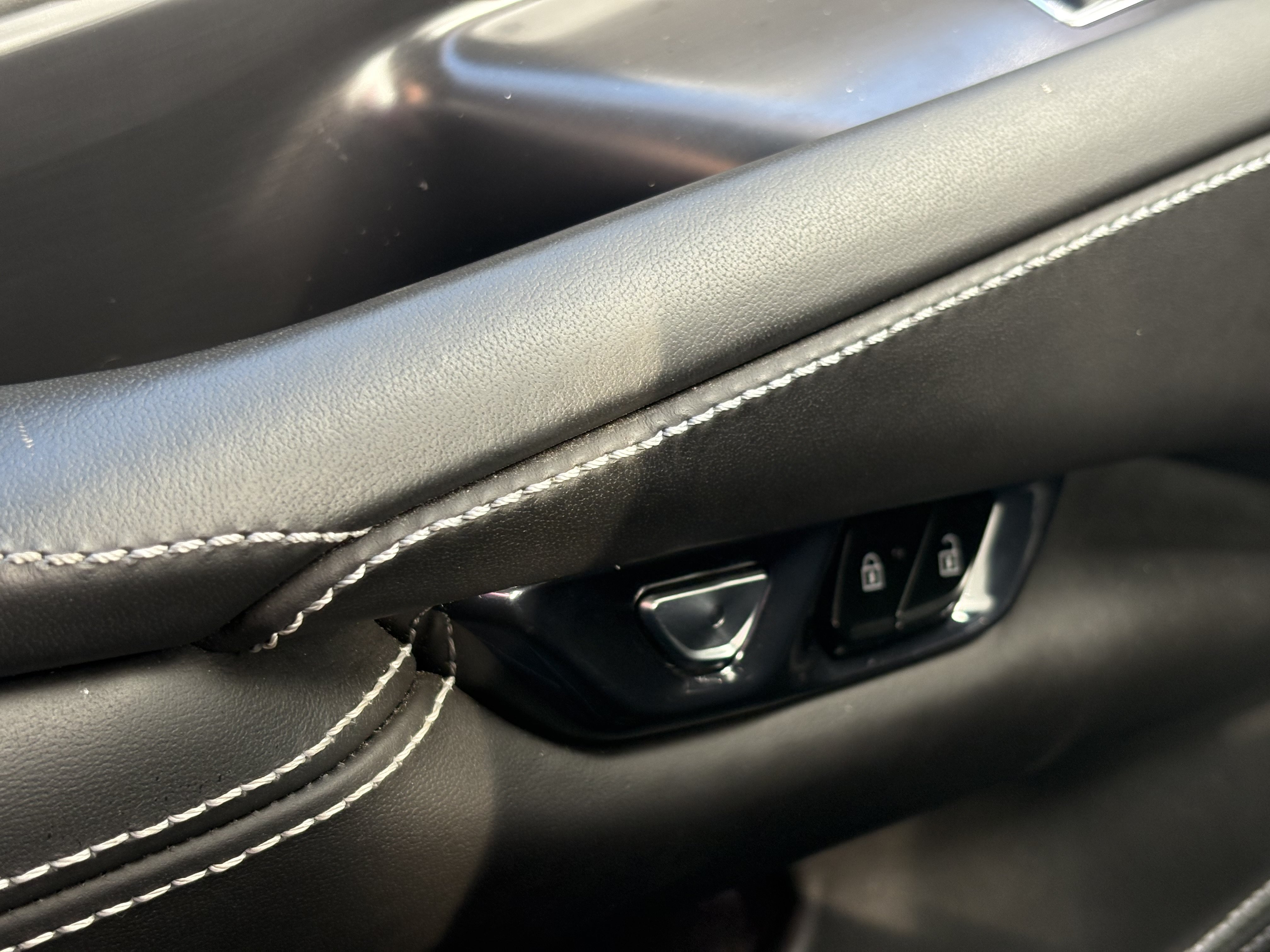 Used 2024 Chevrolet Corvette Stingray Premium Cpe w/ Z51 Performance Package RWD image 19
