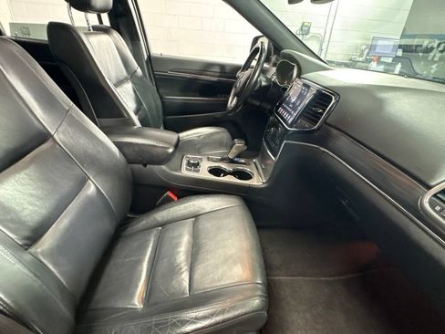 Used 2019 Jeep Grand Cherokee Limited AWD/4WD image 31