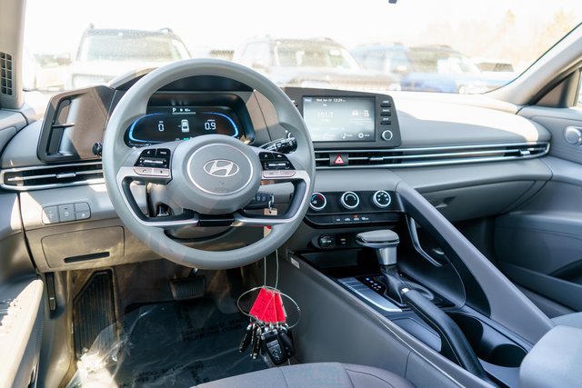 Used 2024 Hyundai Elantra SE FWD image 12