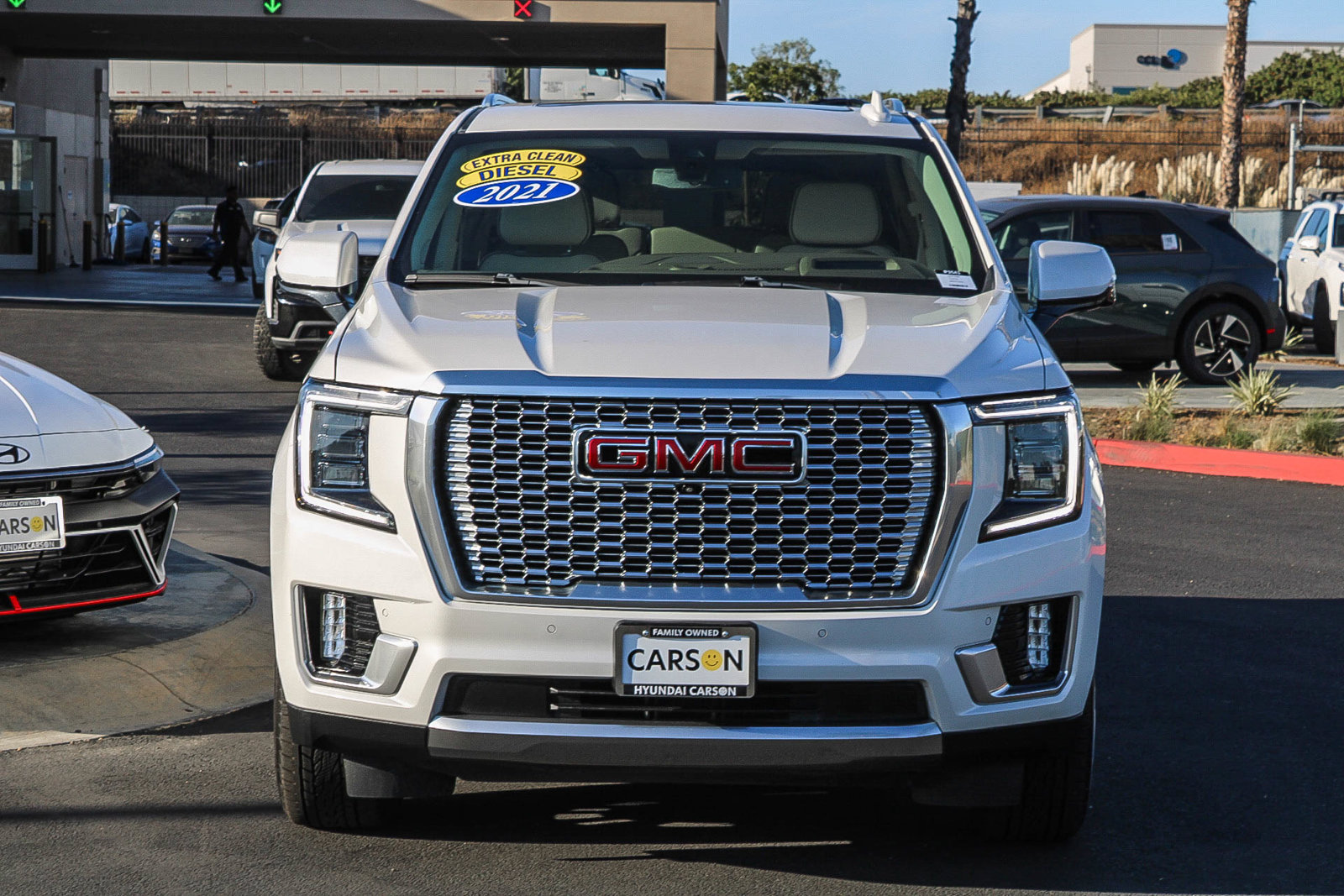 Used 2021 GMC Yukon Denali AWD/4WD image 2