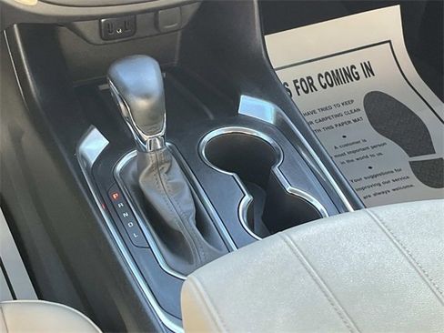 Used 2023 Chevrolet Traverse LT image 17