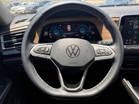 Used 2024 Volkswagen Atlas SE w/ Panoramic Sunroof Package FWD image 12
