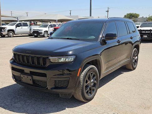 Used 2025 Jeep Grand Cherokee L Altitude AWD/4WD image 4