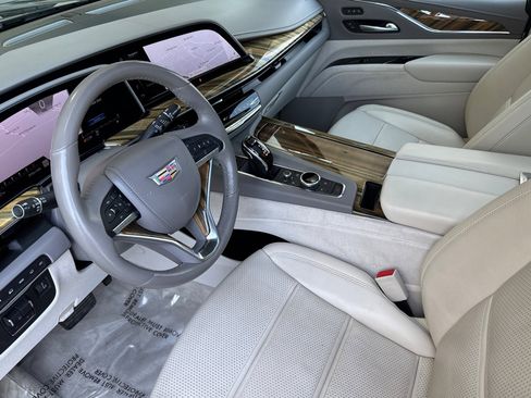 Used 2021 Cadillac Escalade Premium Luxury Platinum image 9
